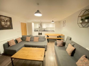 3 Bedrooms double or single beds, 2 PARKING SPACES! WIFI & Smart TV's, Balcony